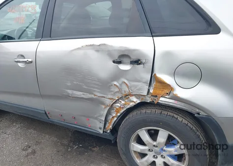 2013 Kia Sorento Lx z USA, uszkodzony, nr VIN 5XYKTCA62DG415096